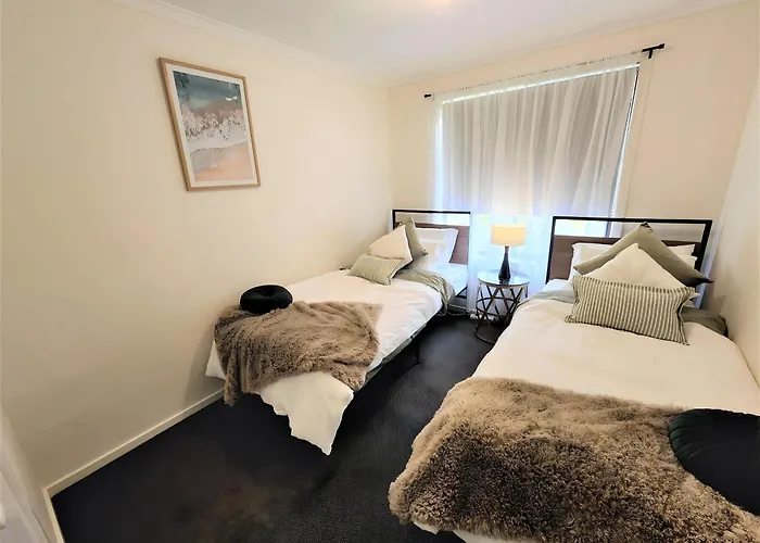 Cosy, Stylish 3 Bedroom Stay In Hoppers Crossing